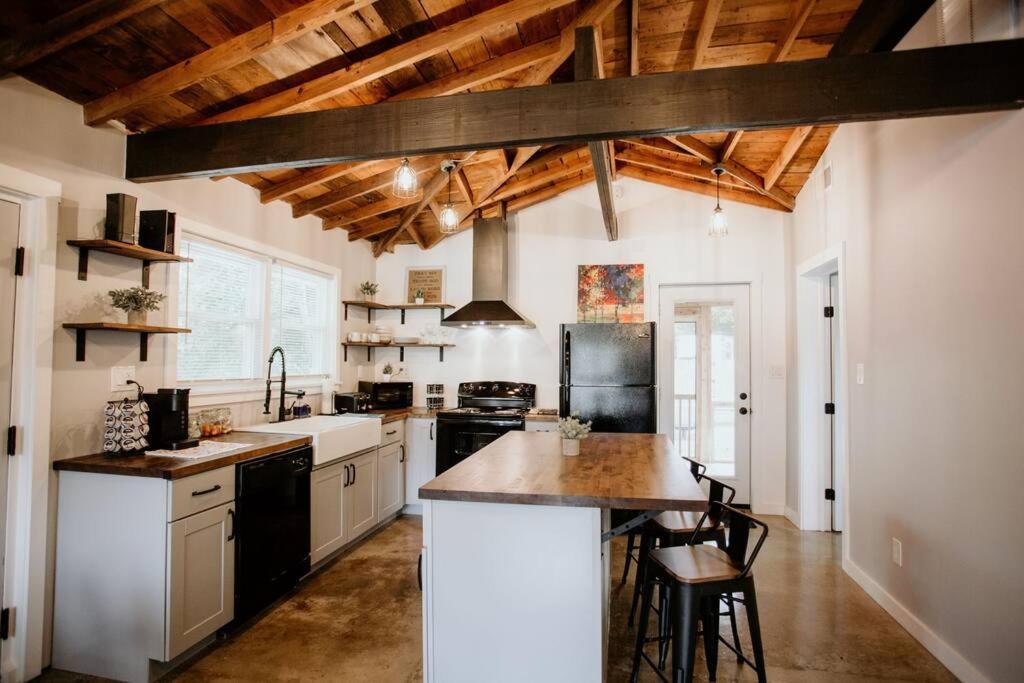The Turquoise Door Modern Rustic In Town Of Lexington Villa Exterior photo